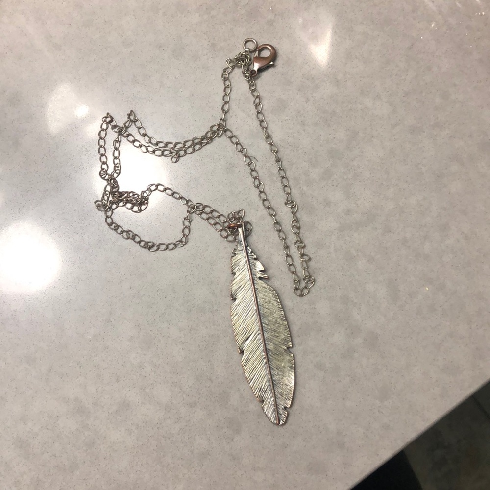 Free people feather necklace